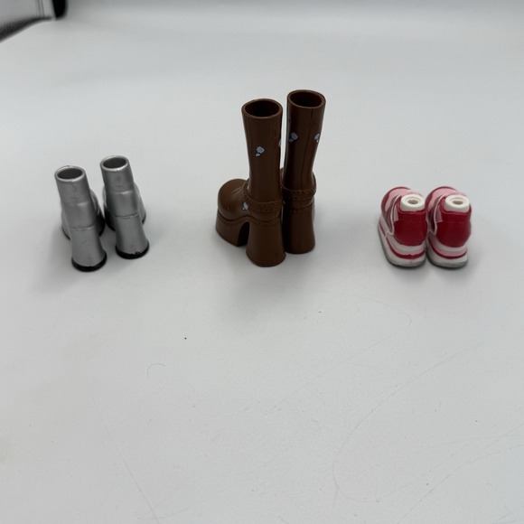 Vintage Bratz Doll 1st Edition Shoes Lot of 3 Boots Sneakers Silver Red Brown - Picture 8 of 12
